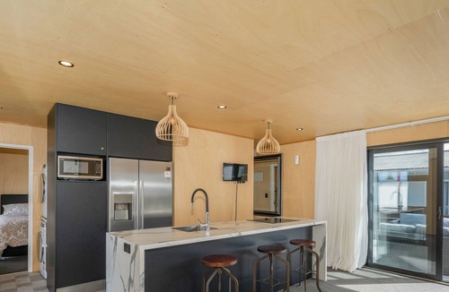 Whangamata Cottage | The Front Deckhouse - Whangamata Holiday Home