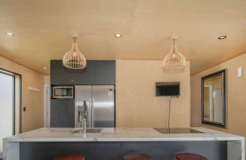 Whangamata Cottage | The Front Deckhouse - Whangamata Holiday Home
