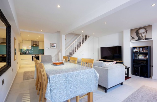 Fulham Broadway Apartment | The Fulham Garden Maisonette, by Veeve