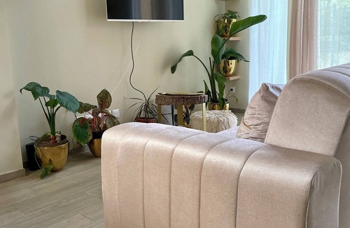 Saint Germain les Arpajon House | The gold house