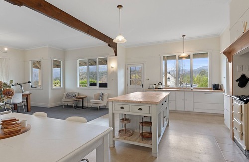 Marysville House | THE GABLES - Beautiful country home in the heart of Marysville
