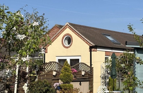 Hinckley House | The Garden Cottage, Hinckley
