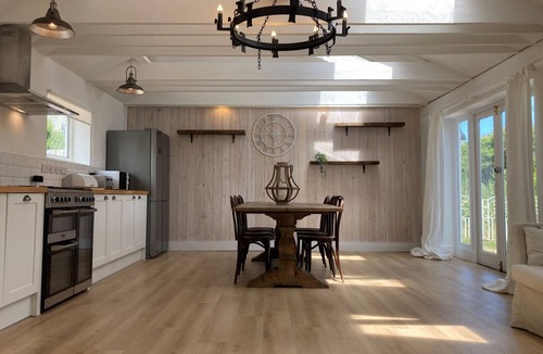 Freshwater Bay Apartment | The Gate
