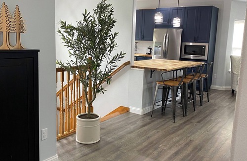 South Gateway House | The Gathering at Jonmart SE Salem 5-bedroom house tranquil with AC, fenced Yard.