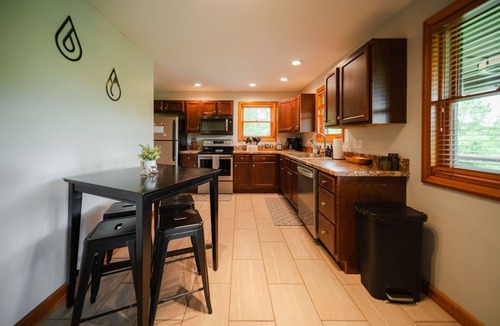 Logan Cabin | The Gathering | Hocking Hills, Hot Tub, Pond