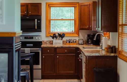 Logan Cabin | The Gathering | Hocking Hills, Hot Tub, Pond