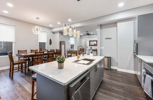 Columbus House | The Gathering Place - Spacious & Stylish- FREE 2-Car Garage - Center of Columbus