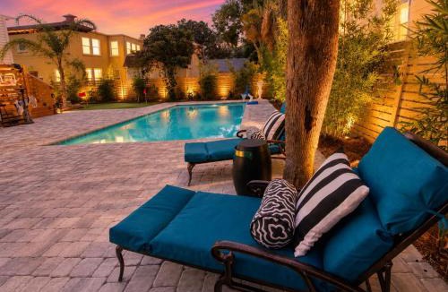 Downtown Historic District House | The Gatsby Mansion Heated Pool Heart of Town