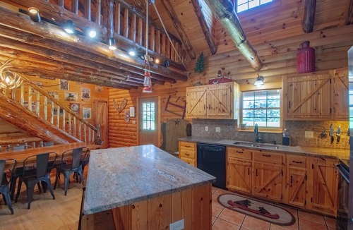Hartville Cabin | The Generations Log Cabin Inground Pool Sleeps 16-20 SPECIAL! 299 per night