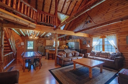 Hartville Cabin | The Generations Log Cabin Inground Pool Sleeps 16-20 SPECIAL! 299 per night