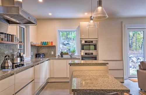 Garrison House | 'The Glabin’: Garrison Gem w/Hot Tub & Fire Pit