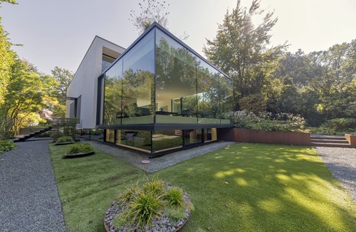 Ukkel Villa | The Glass Manor