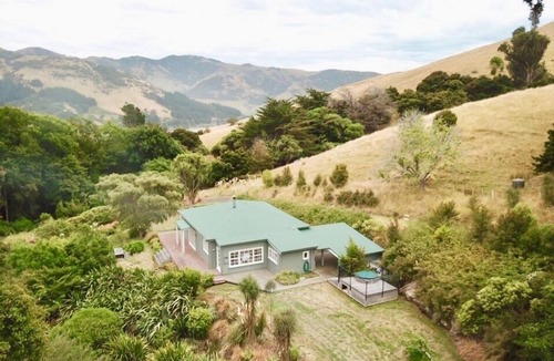 Pigeon Bay Cottage | The Glen House Situated in Pigeon Bay