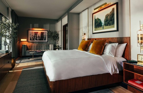 Camelback East Hotel | The Global Ambassador