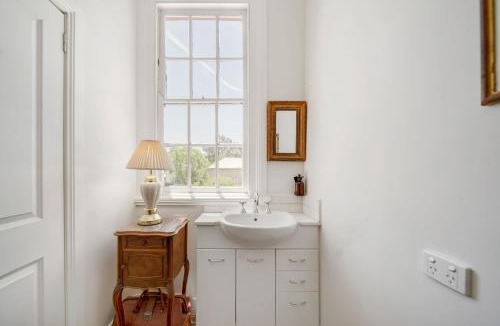 Castlemaine House | The Globe