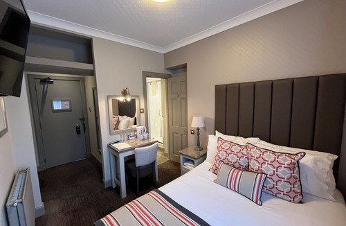 Central Aberdeen Hotel | The Globe Inn