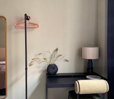 Friedrichshain-Kreuzberg Apartment | The Glowgauer - Spacious 9 Bedroom Apartment