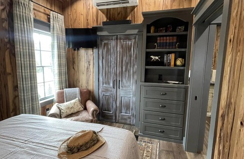 Cotter Cabin | The Gnat, Cotter AR: Trout fishing capital USA
