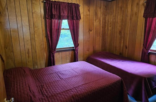 Lake George Cabin | The Gold Eagle