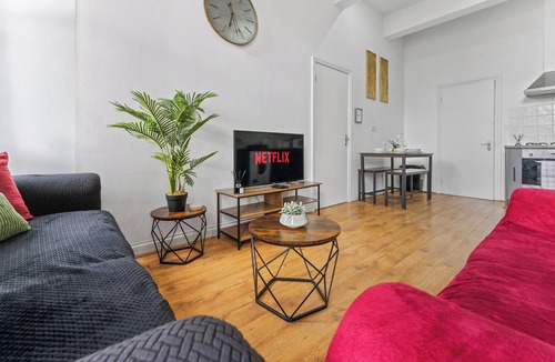 Birmingham City Centre Apartment | The Goldsmith 3BR Apt, Birmingham JQ with Parking