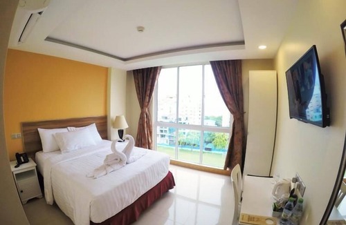Male Hotel | The Grand View