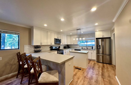 Lower Kingsbury House | The Granite Springs Hideaway. Close to down town, BBQ, Hot Tub (SL145)