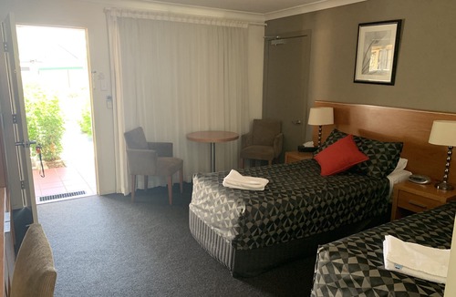 Denman Hotel | The Grapevine Motel