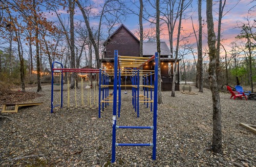 Hochatown Cabin | The Great Escape ⭐KIDs FAVE⭐OutdoorPlay⭐PremiumCabin EVCharger/BoatParking/Tub