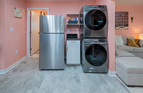 Spring Grove House | The Great Gatsby: Pink Flamingo Lounge Retreat!