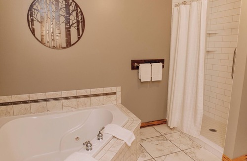 Dundee Cabin | The Great Outdoors Suite: Luxury Lodge Suite in Amish Country, Ohio.
