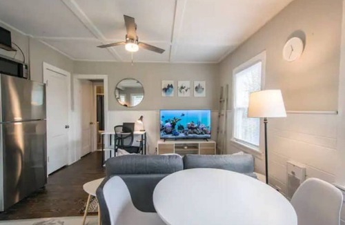 West Side Historic District Apartment | The Green Door Cottage