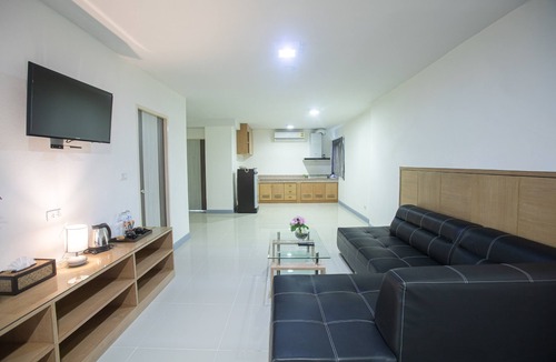San Sai Hotel | The Greenery Central Suites