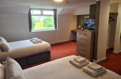 Leigh Hotel | The Greyhound Hotel