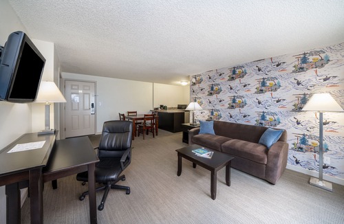 Fairmount Park Hotel | The Grove West Seattle Inn