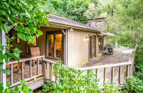 Waynesville House | The Guest House at Big Bear Estates