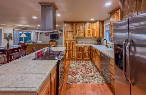 Coos Bay House | The Guest House & Cottage at Seagate- Coos Bay, OR