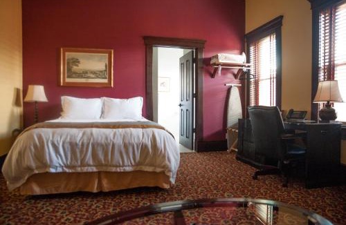 Marietta Hotel | The Hackett Hotel