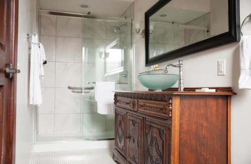 Marietta Hotel | The Hackett Hotel