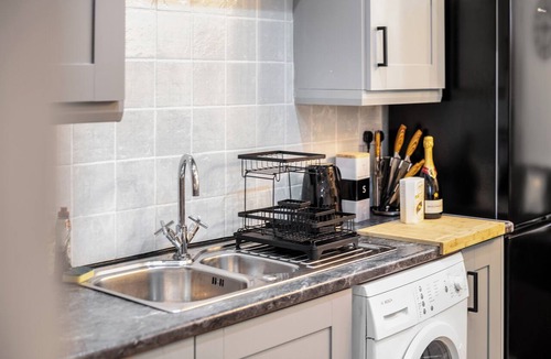Birmingham City Centre Apartment | The Hallmark 3BR Apt JQ Birmingham, Parking & WiFi