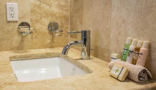 Vaughans Resort | The Hamilton Beach Villas & Spa