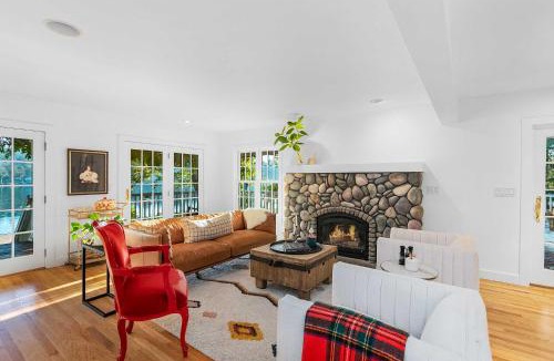 Agate House | 'The Hammersley' Luxury Waterfront Estate!