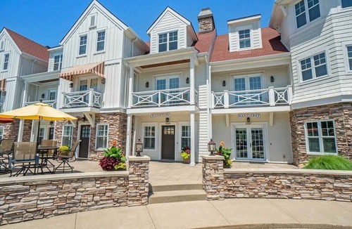 Holland Condo | The Hampton: 2BR Beachy Townhome Sleeps 8 | Pool, Hot Tub, Free Golf, Near Lake Michigan
