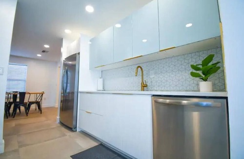 East Naples House | The Hampton Private Pool 5 Min to 5th Ave 10 Min to Beach Sleeps 16