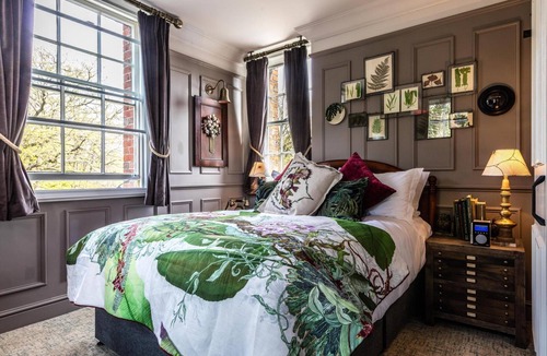 Weybridge Hotel | The Hand & Spear
