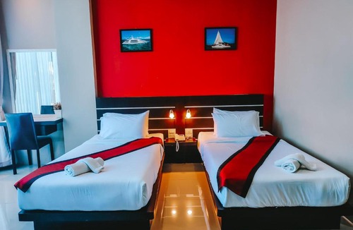 Talat Hotel | The Harbour Front Hotel