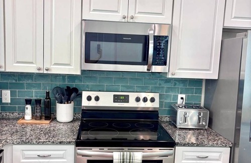 Pleasant Street House | The Harmony Suite, Near UF/Dtown