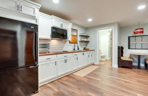 Tomahawk Apartment | The Harris Inn – Unit 1 | Tomahawk WI | On the Trails |Sauna