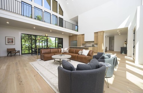 Pickens Cabin | The Harvey|Spectacular Views|Modern|Sleeps 20