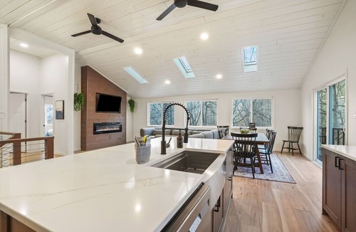 Rockbridge Cottage | The Haven @ Hocking | Luxury Retreat, Hot Tub
