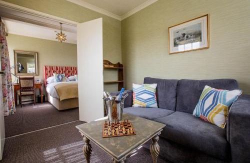 Amport Hotel | The Hawk Inn